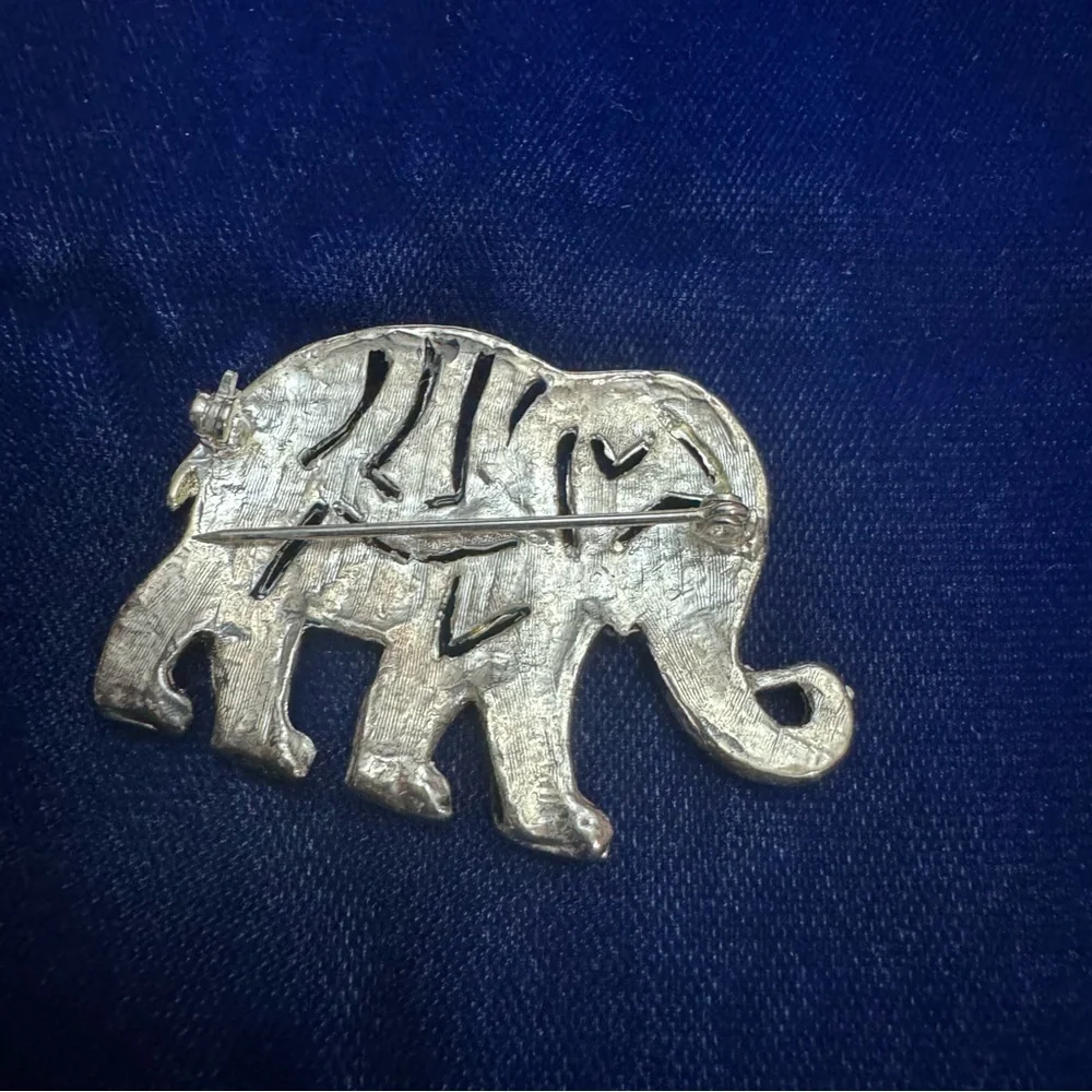 Vintage Silver Tone Elephant Brooch - Picture 5 of 8